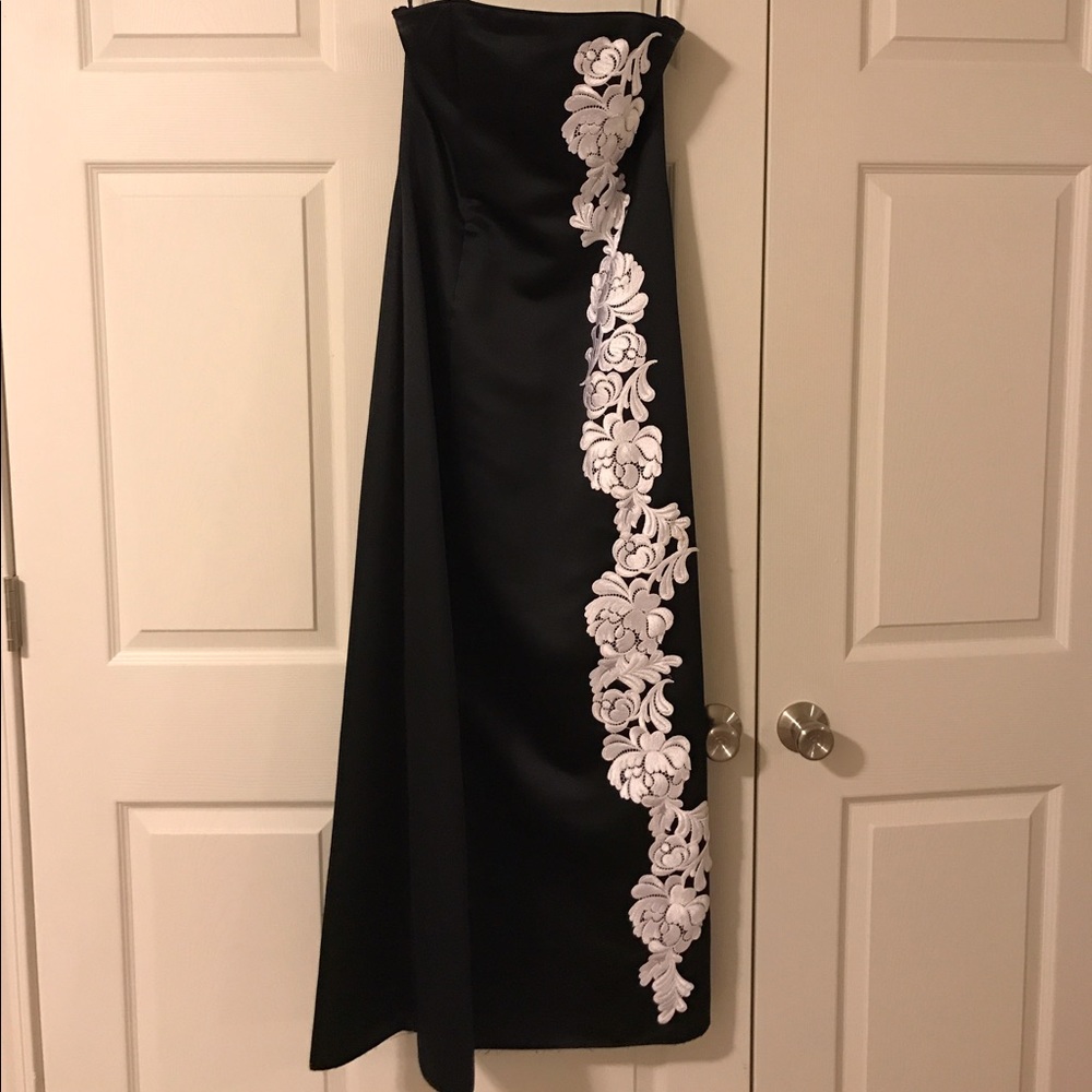 ❤️Stunning Black & white Gown