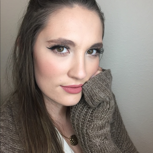 Meet your Posher, Amber - Picture 2 of 2