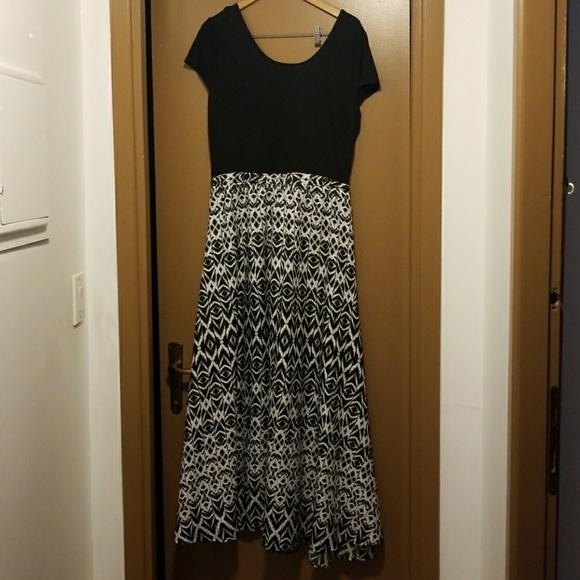 Dress - Picture 2 of 3