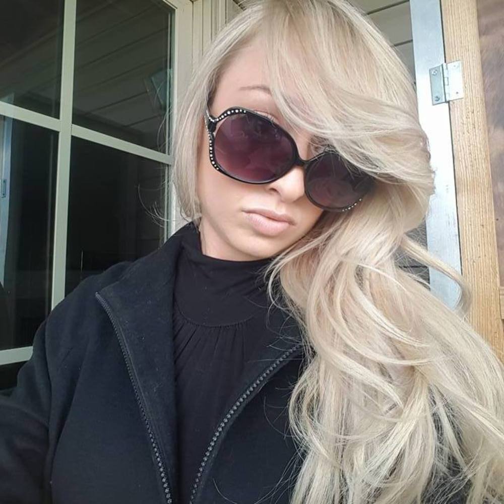 Meet your Posher, Dayna