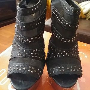 Shoes Shoes