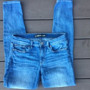 Mid-Rise medium wash Express jeans Mid-Rise medium wash Express jeans