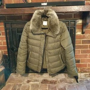 Puffy winter coat with faux fur trim