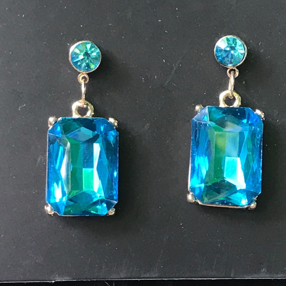 Earrings in  turquoise with a beautiful facets!