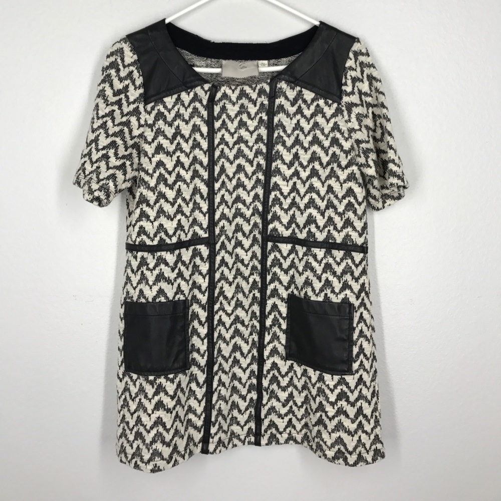 Anthropologie Postmark black white tunic top MP