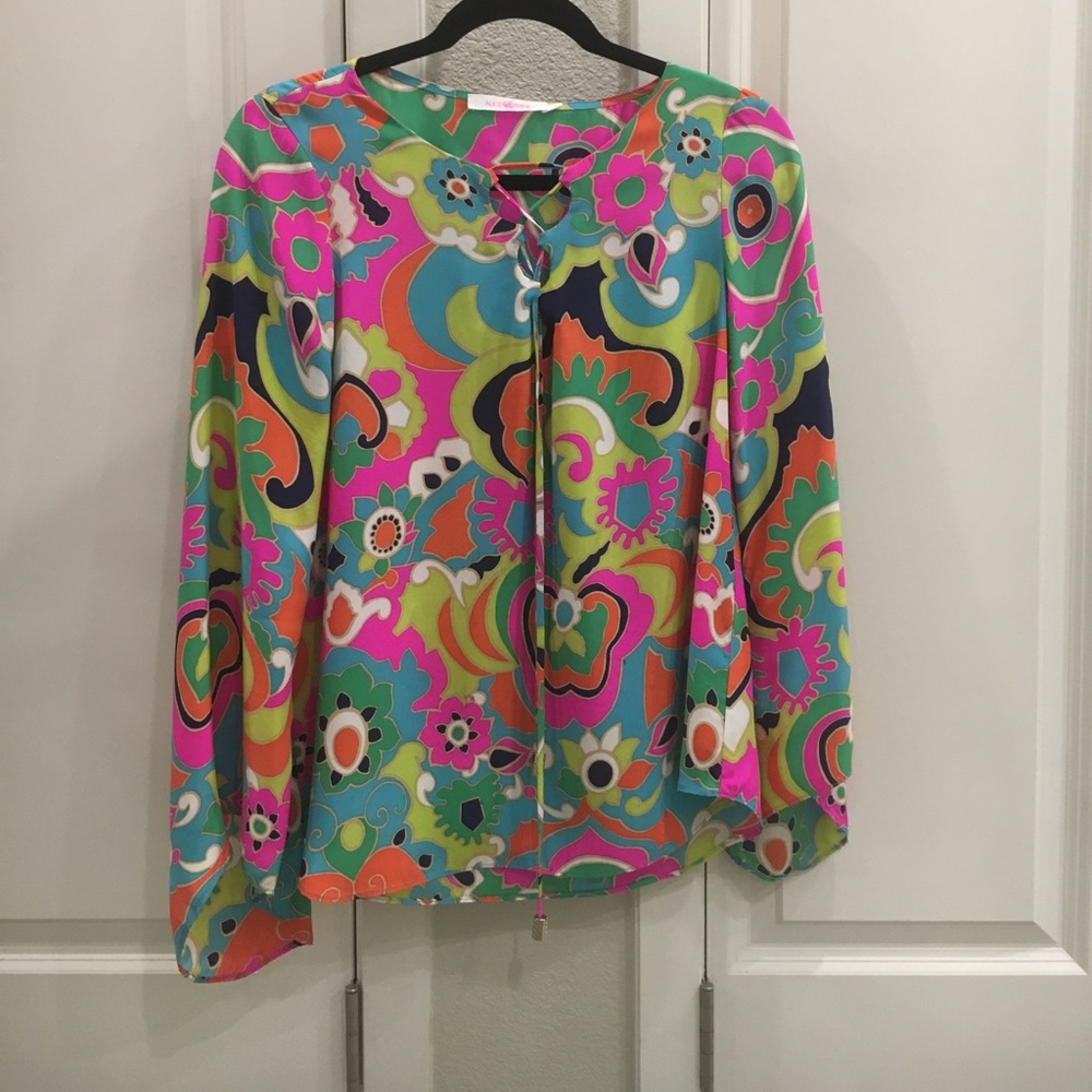 Awesome fun top!  Alice & Trixie, small