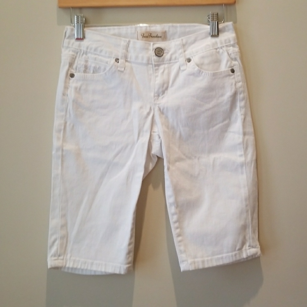 True freedom white capris