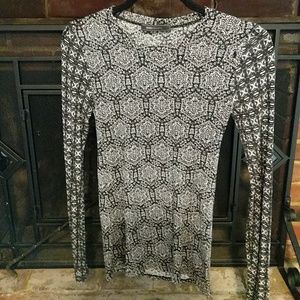 BCBG Stretchy patterned long sleeve shirt
