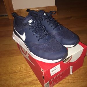 Nike Thea sneakers