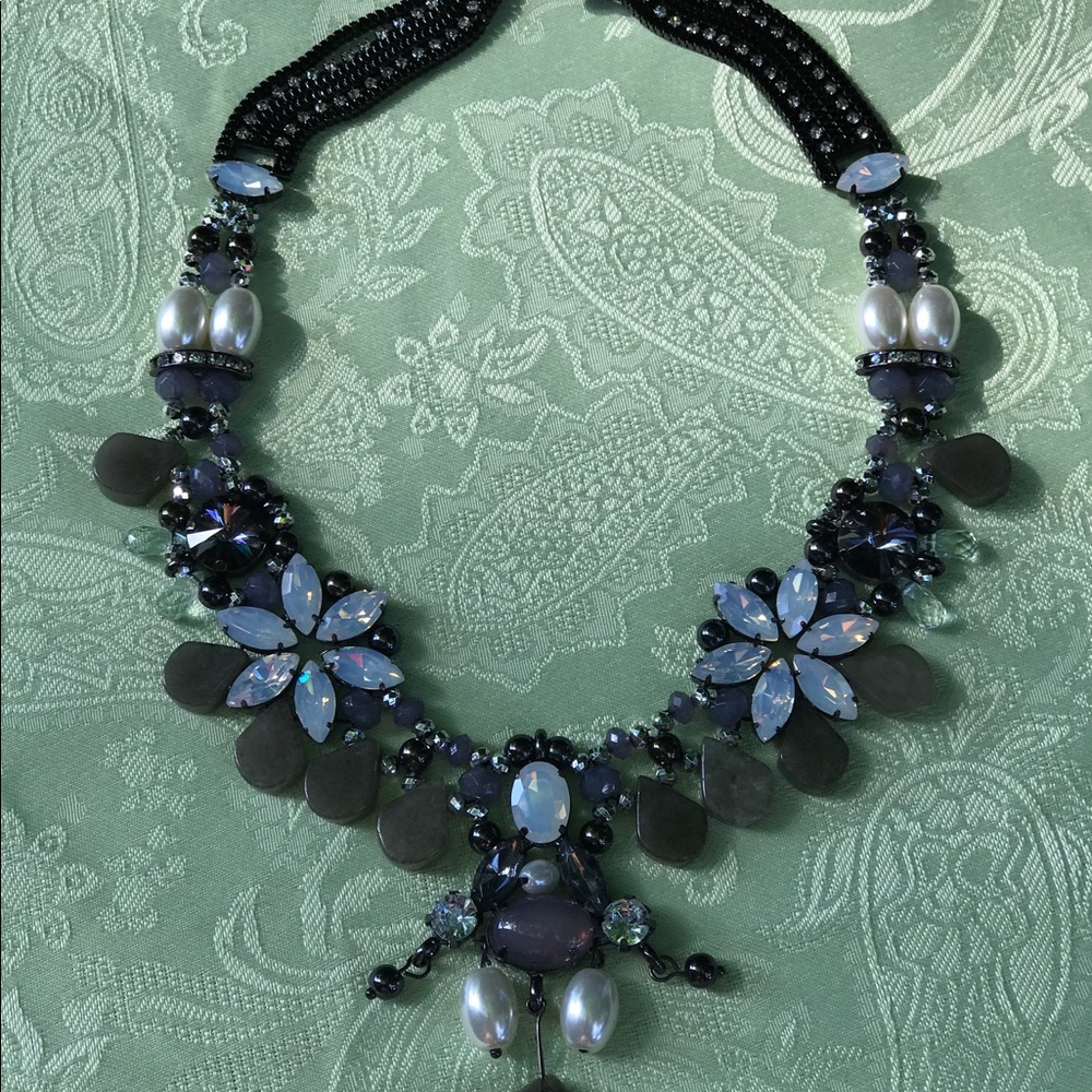 Elegant eye-catching statement necklace.