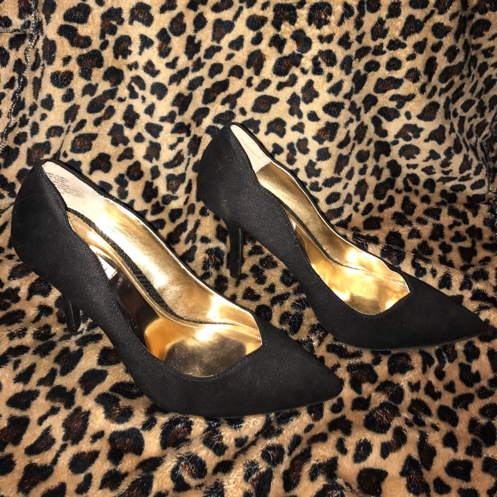Black Suede Jennifer Lopez high-heels ((Size 10))