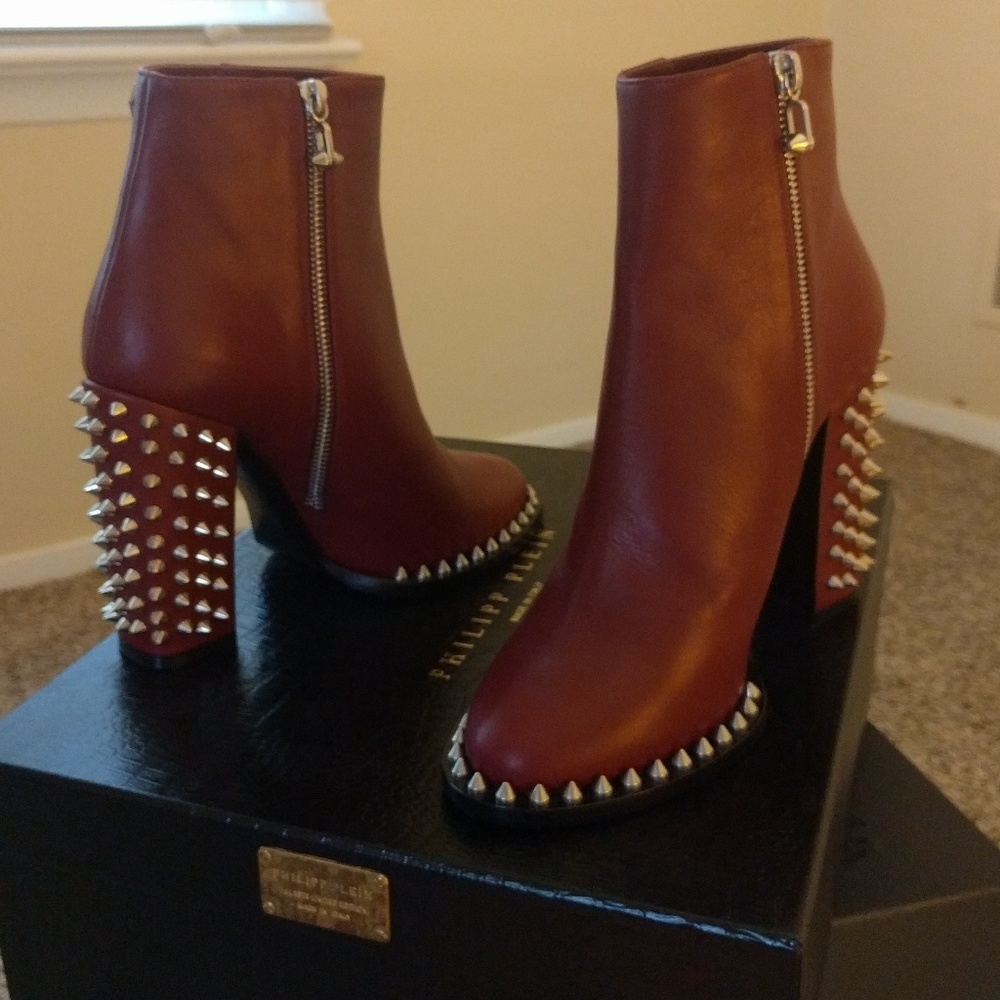 NIB dark red spiked heeled booties