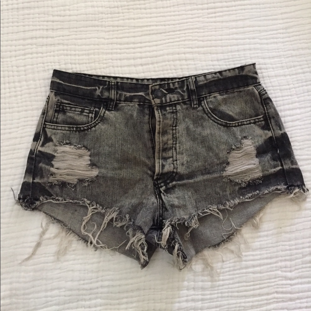 Distressed high waisted short pants