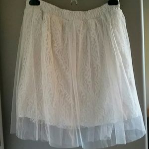 Adorable Tule & Lace Skirt, sz M