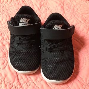 Toddler Nike 5.0 sneakers Size 5C