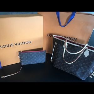 100% authentic Louis Vuitton Pouch w/ authenticity