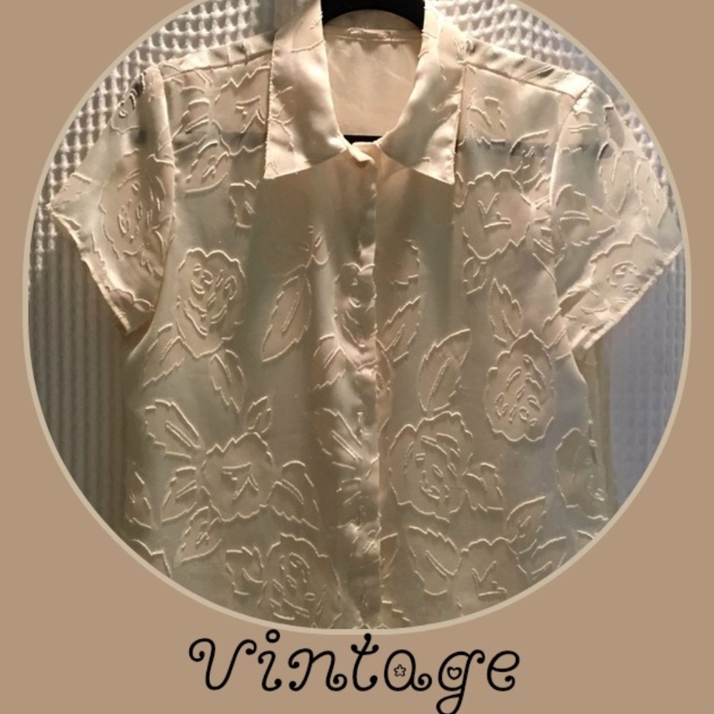 Stunning vintage blouse from the early 1950's!
