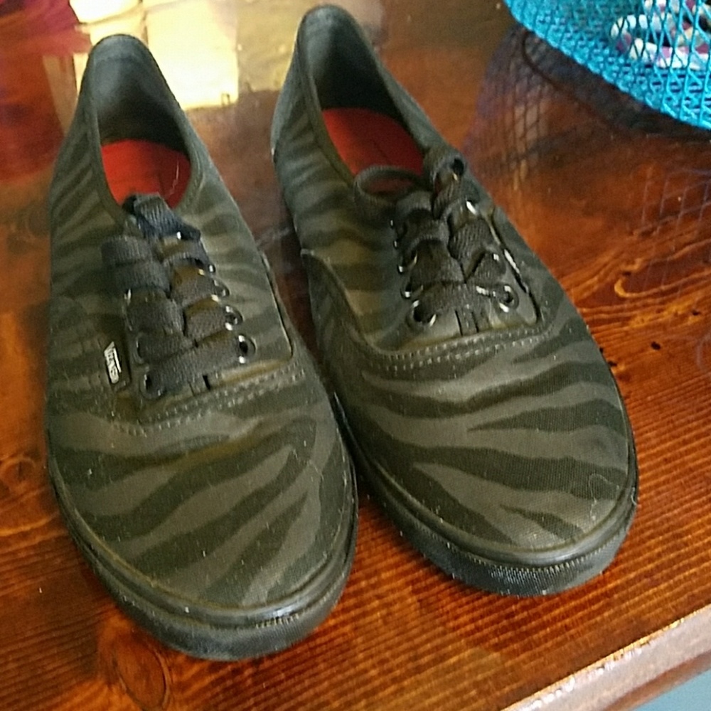 Vans of the wall black animal print shoe size 6.5