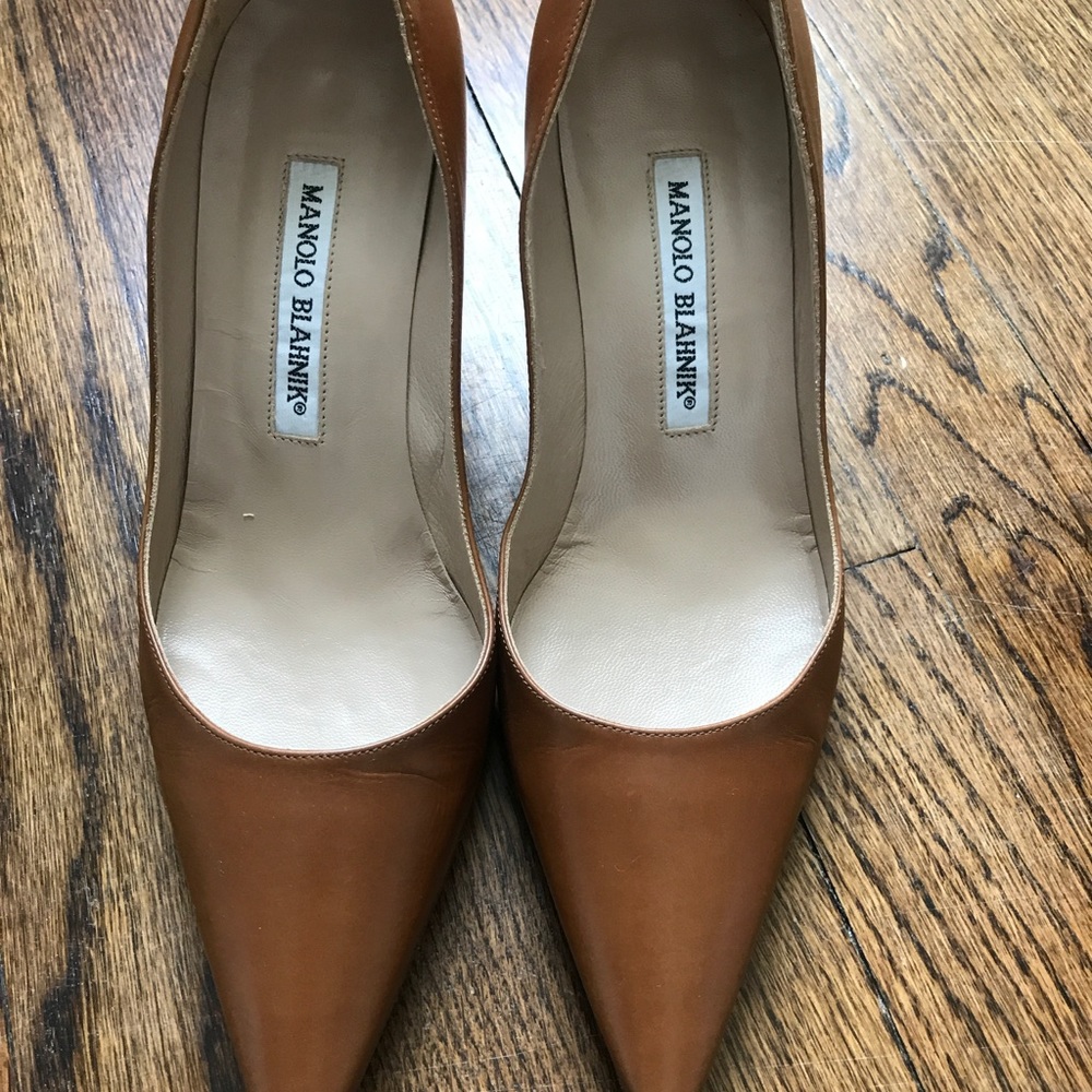 Manolo Blahnik tan classic leather heels