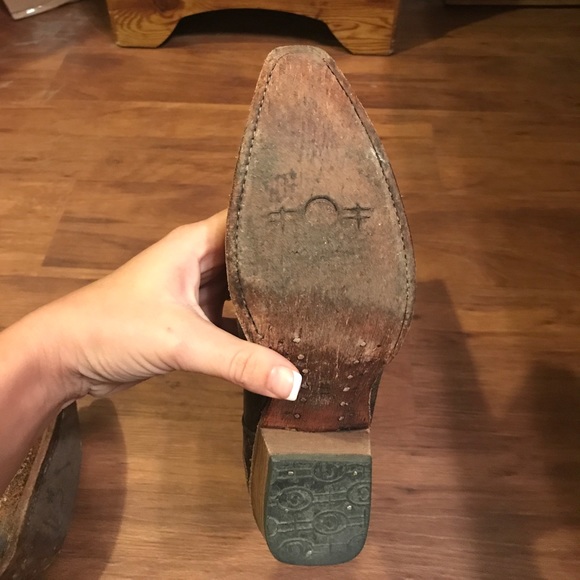 Pointed toe Boots - Picture 3 of 3