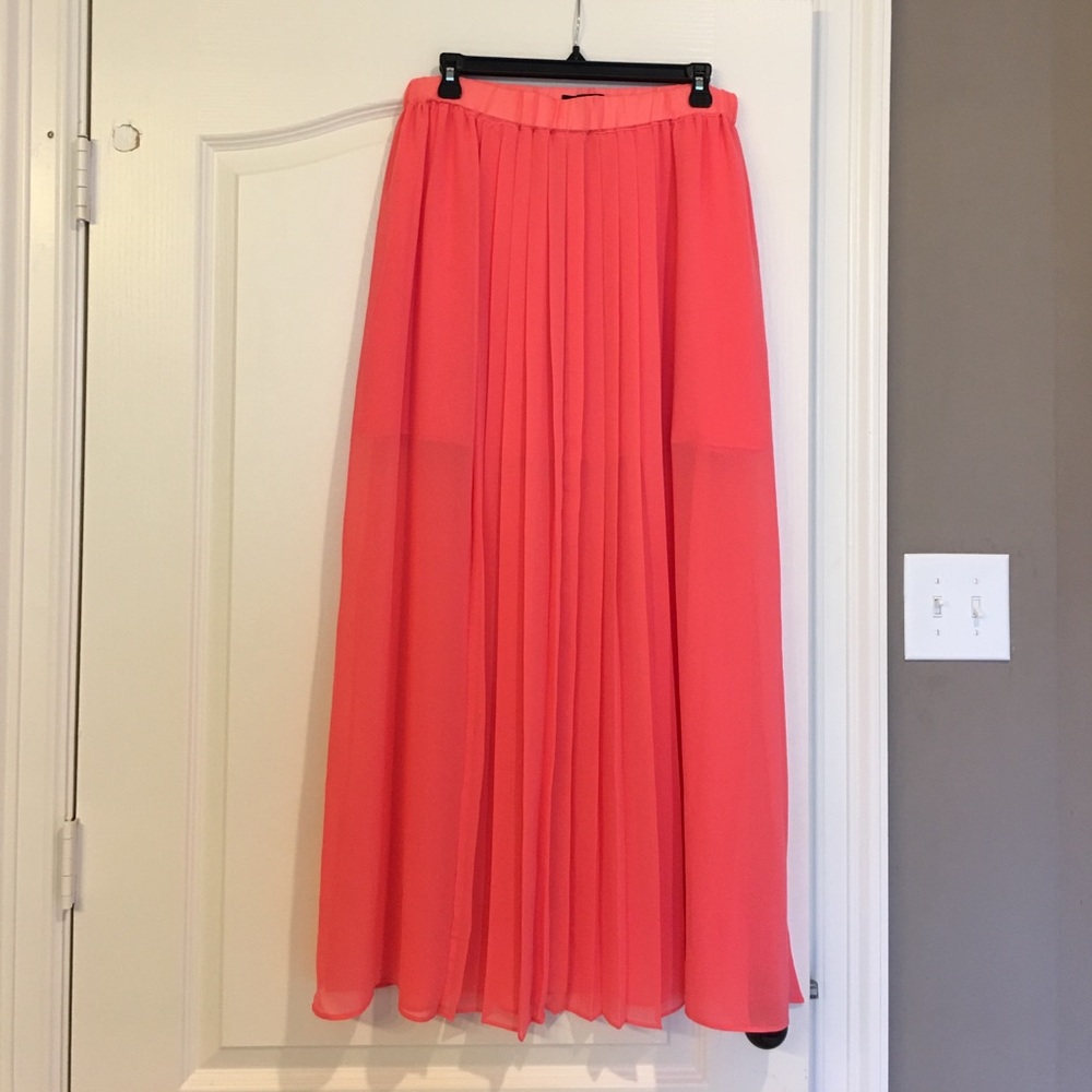 Pleated maxi skirt