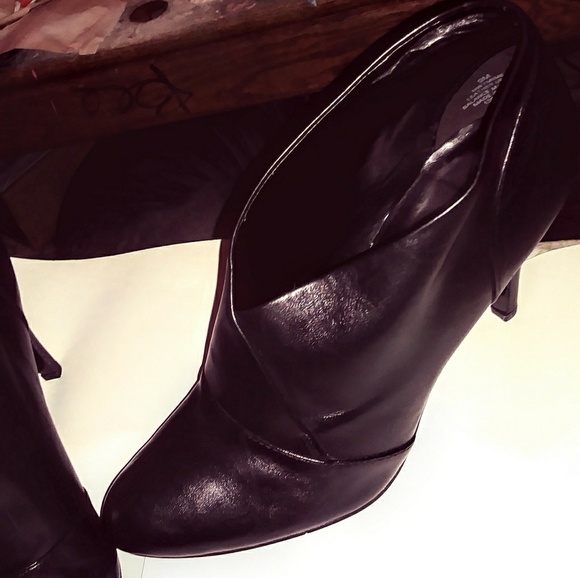 (Cole Haan) Nine West Heel Boots - Picture 2 of 5