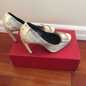 Stunning Roger Vivier snakeskin pumps