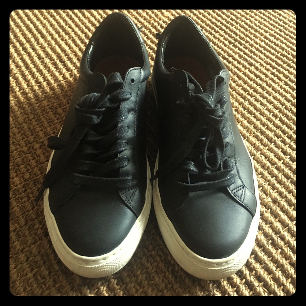 ❌❌SOLD❌❌Authentic Givenchy Knots Leather Sneaker