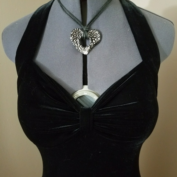 Form fitted black crushed velvet gown, side slits - Picture 2 of 6