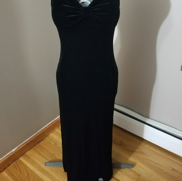 Form fitted black crushed velvet gown, side slits - Picture 3 of 6