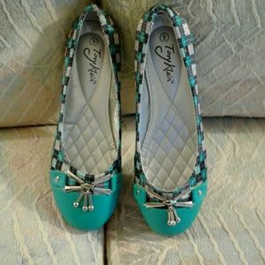 Beautiful Teal, black and white flats. Great for a