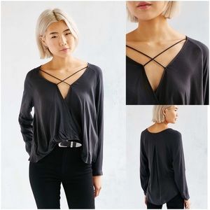🆕 Silence + Noise Black Plunge Surplice Top 🆕 Silence + Noise Black Plunge Surplice Top