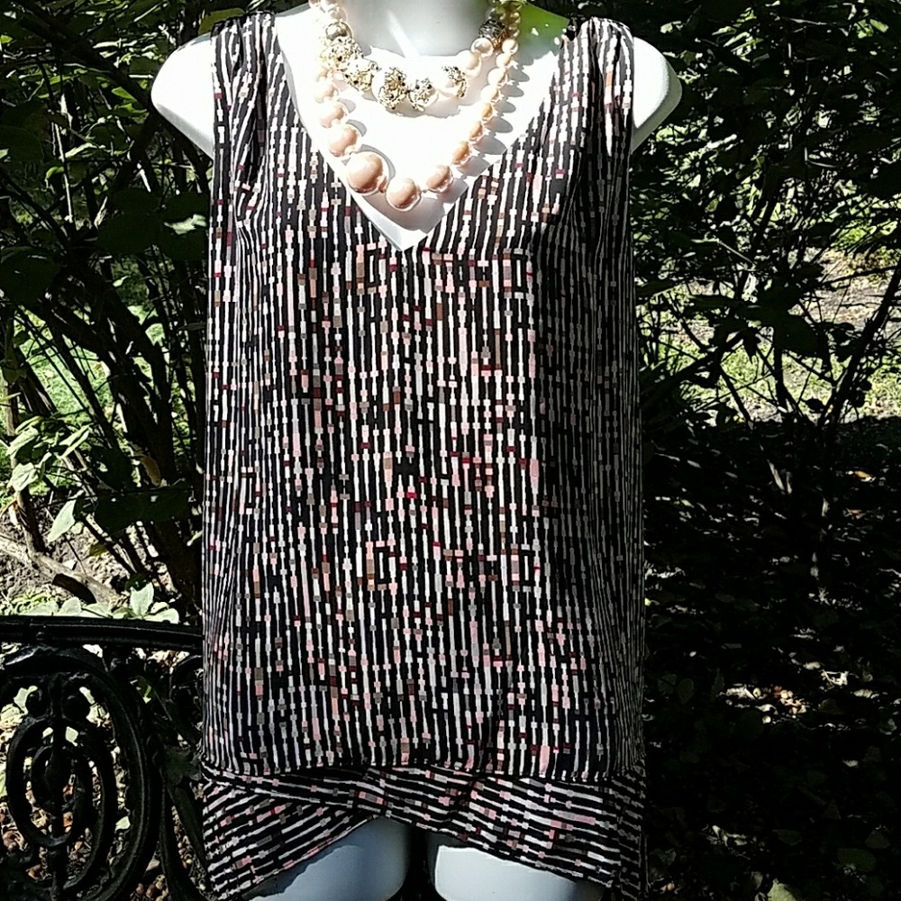 Gorgeous white house black market top - Picture 1 of 6
