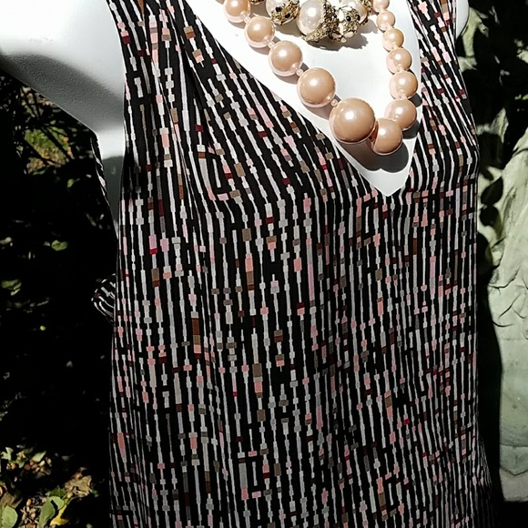 Gorgeous white house black market top - Picture 3 of 6