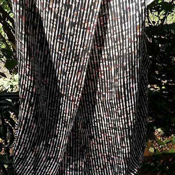 Gorgeous white house black market top - Picture 4 of 6