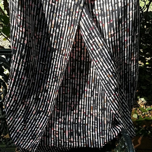 Gorgeous white house black market top - Picture 5 of 6