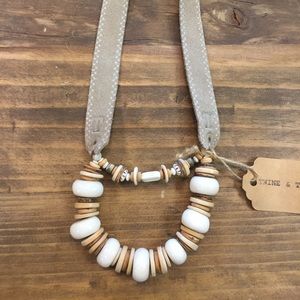 Twine and Twig Simple Statement necklace