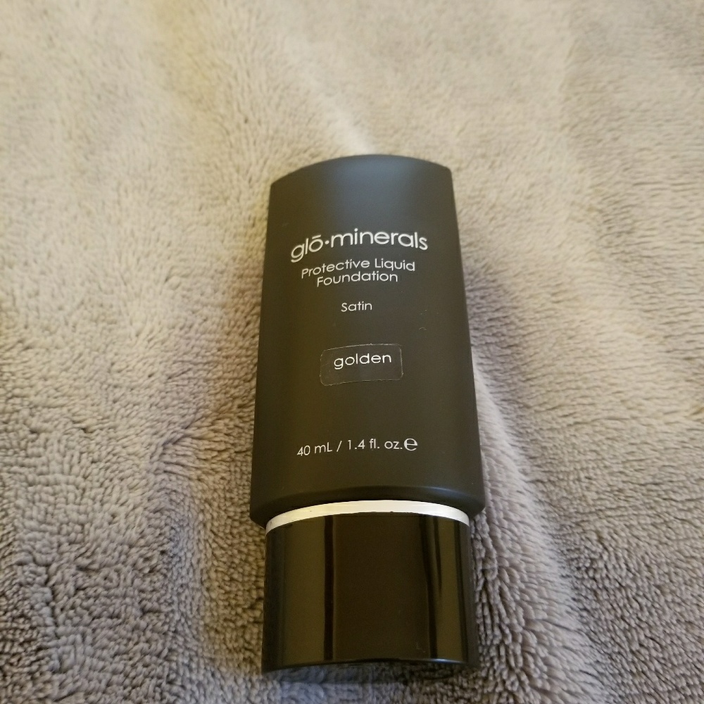 Glo Minerals Liquid Foundation in Golden