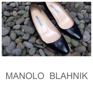 Manolo Blahnik Black Kitten Heel Pumps Sz7 Manolo Blahnik Black Kitten Heel Pumps Sz7