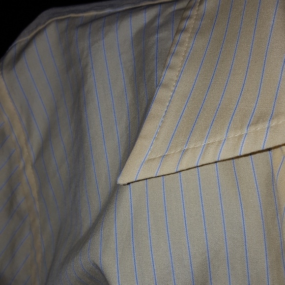 Snap bottom stay put blouse - Picture 3 of 4