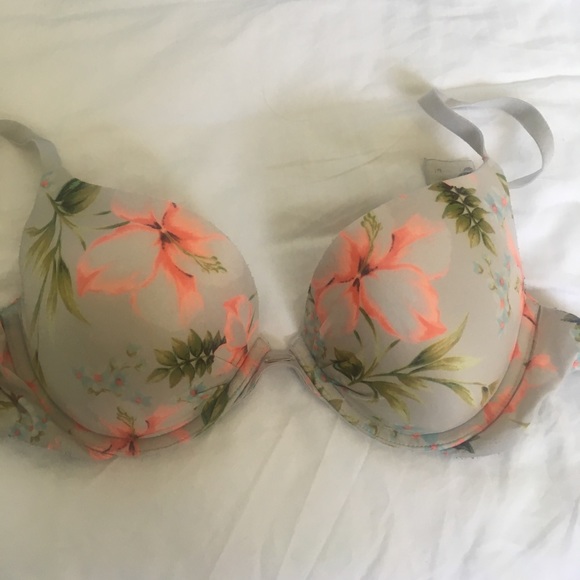 Victoria's Secret Other - Victoria's Secret Fabulous Push Up Bra
