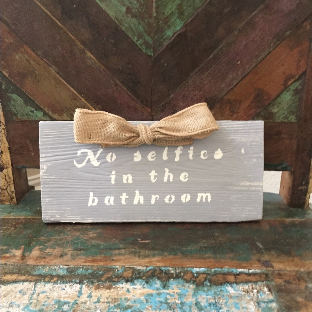 Funny Rustic bathroom decor, wall art, no selfies