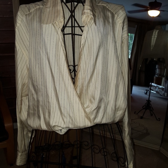 Wrap style stay put blouse - Picture 1 of 4