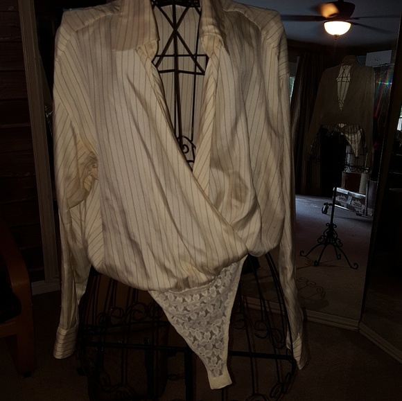 Wrap style stay put blouse - Picture 4 of 4
