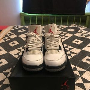 Air Jordan Retro IV