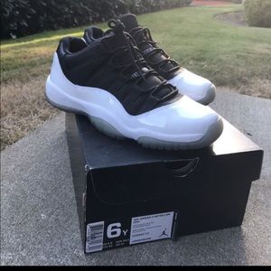 Jordan 11's - Tuxedo lows