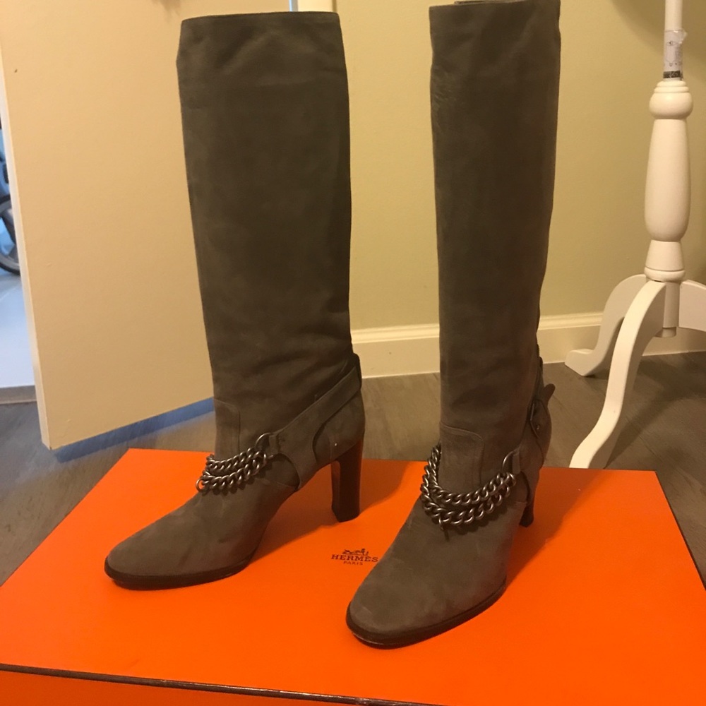🛑SOLD🛑🎉HOST PICK!🎉 Hermes suede boots! 👢👢