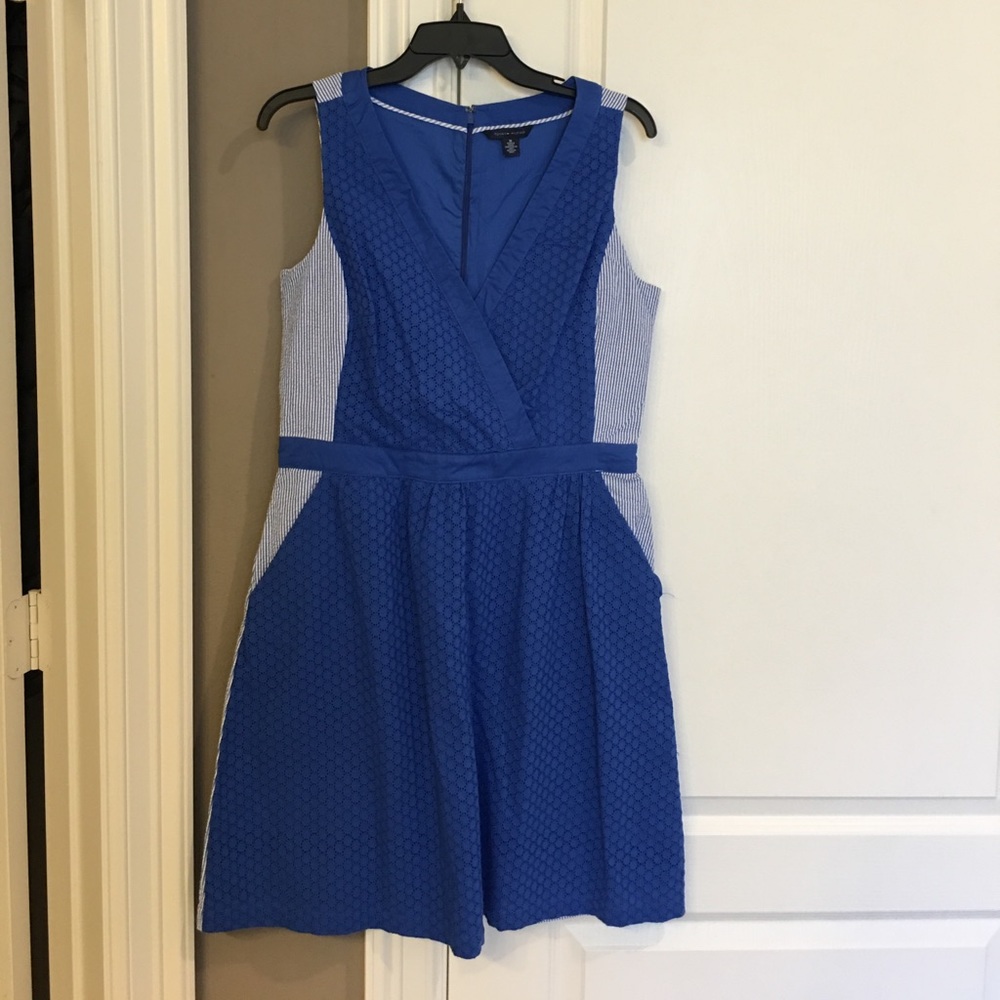 MIDI dress with eyelet and stripes.