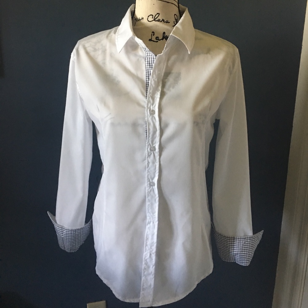 Women's medium white button up shirt