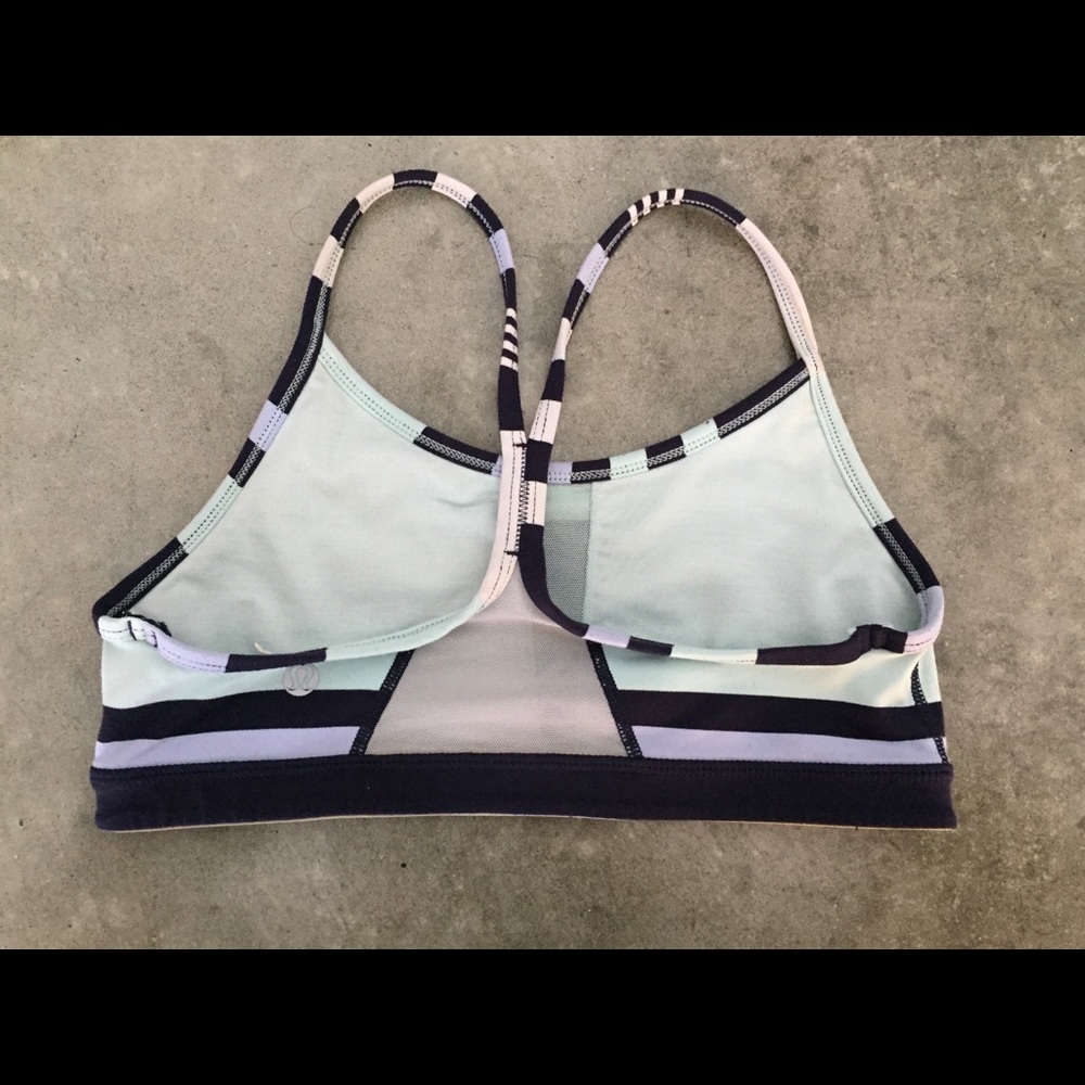 Lululemon Size 4 Blue Flow Y Striped Sports Bra - Picture 2 of 3